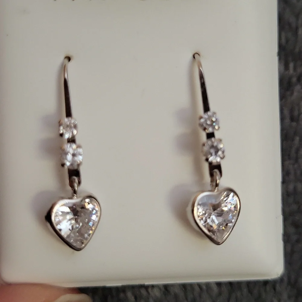 14 K Gold Heart Dangle Earrings new